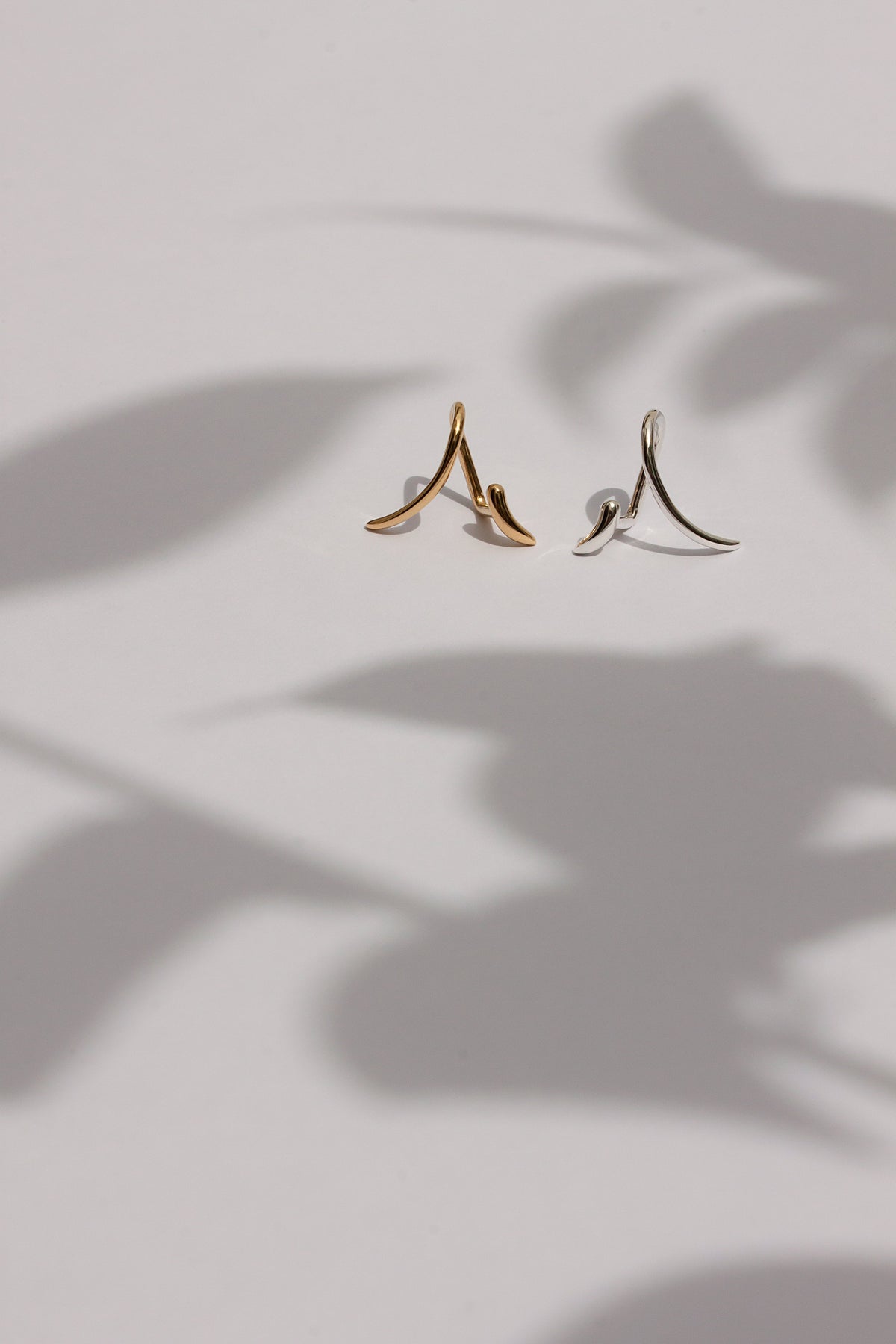 BRISA LOOP EARRING