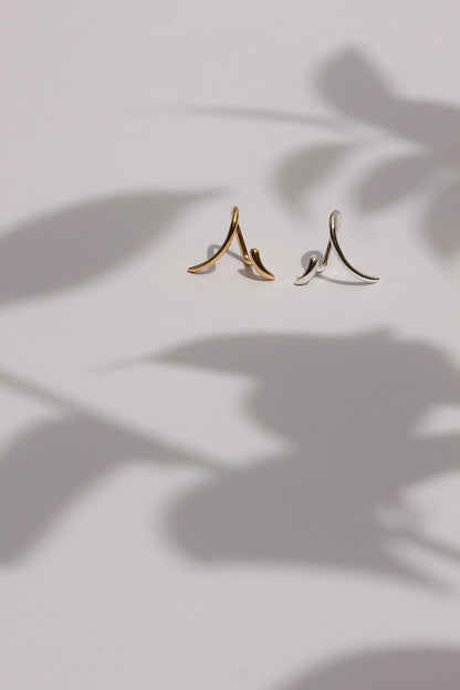 BRISA LOOP EARRING