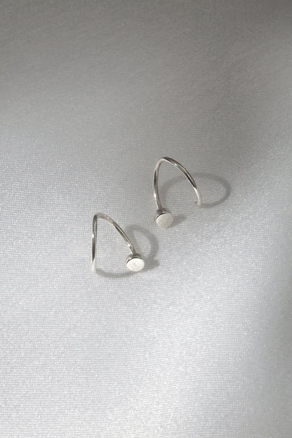 POINT SPIRAL EARRING
