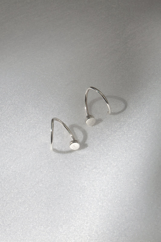 POINT SPIRAL EARRING