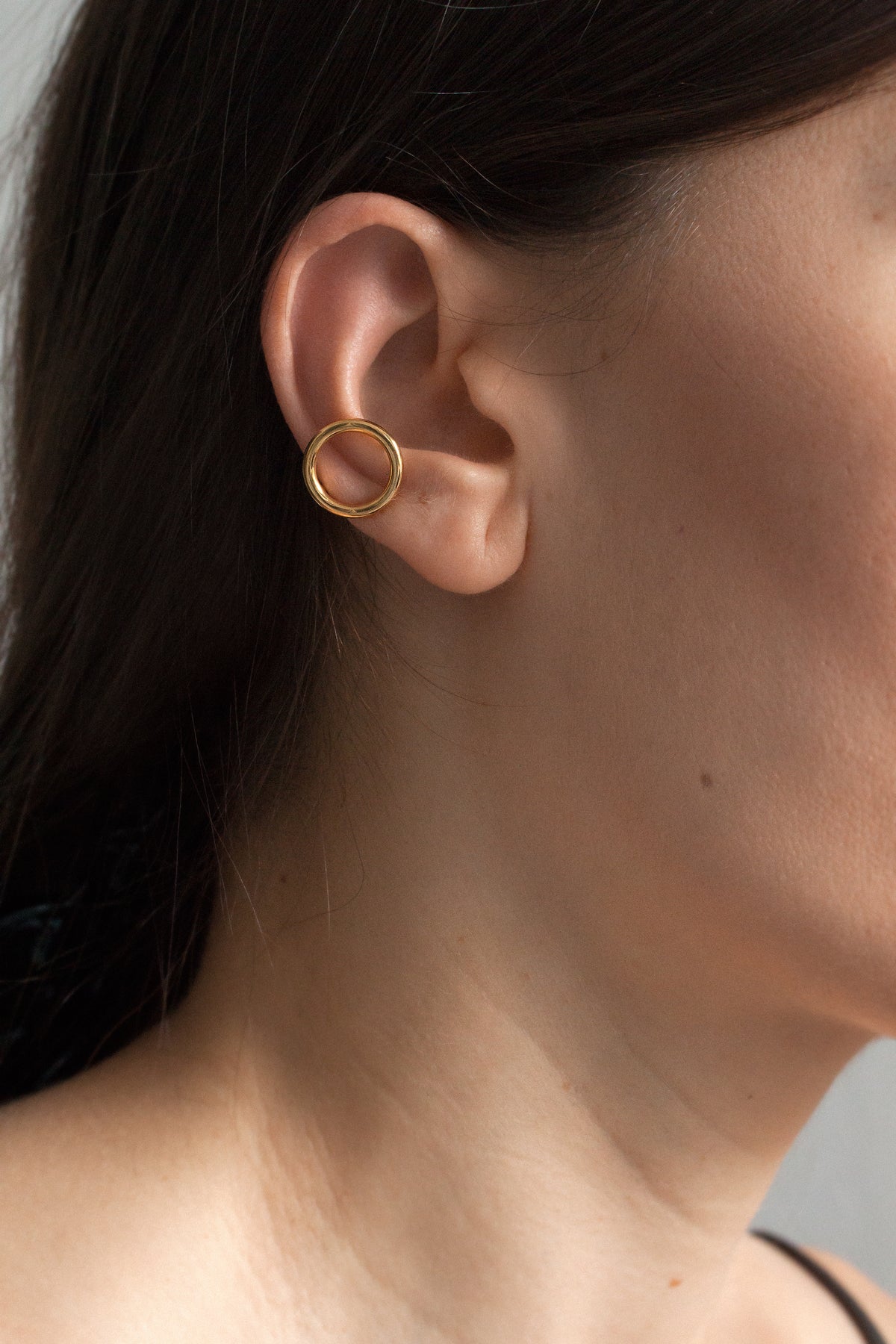 CIRCLE EAR CUFF
