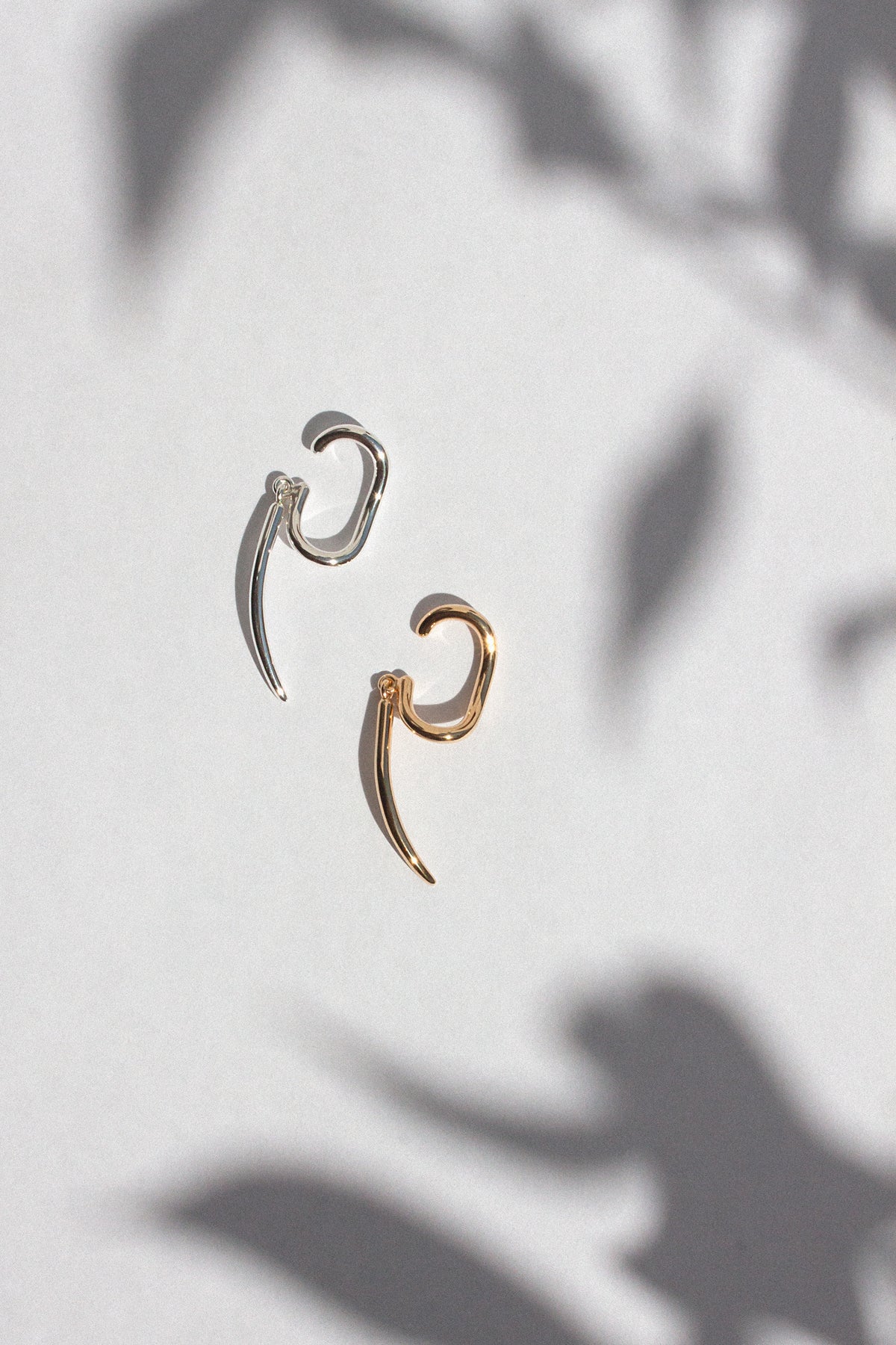 PENDULUM EAR CUFF