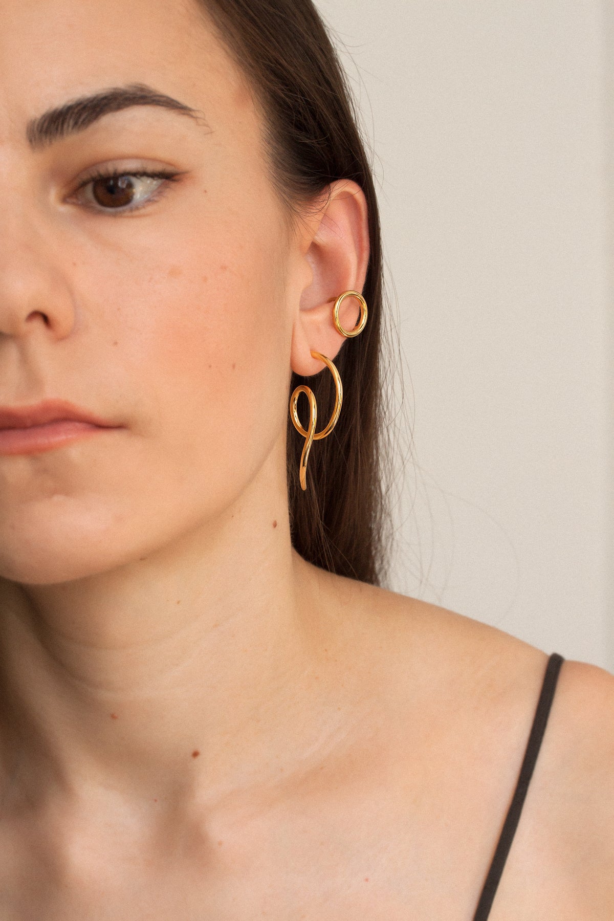 CIRCLE EAR CUFF