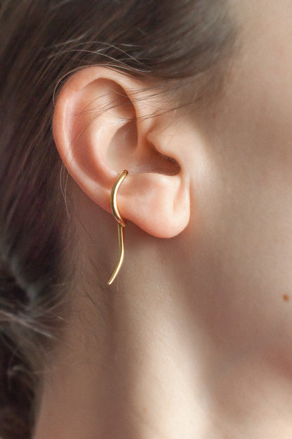 PENDULUM EAR CUFF