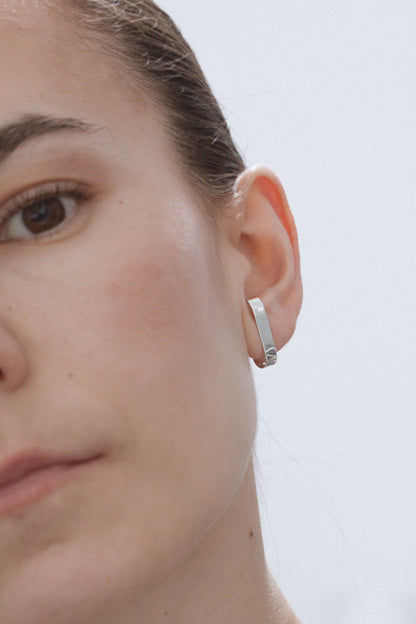 RECTANGULAR LOBE CUFF